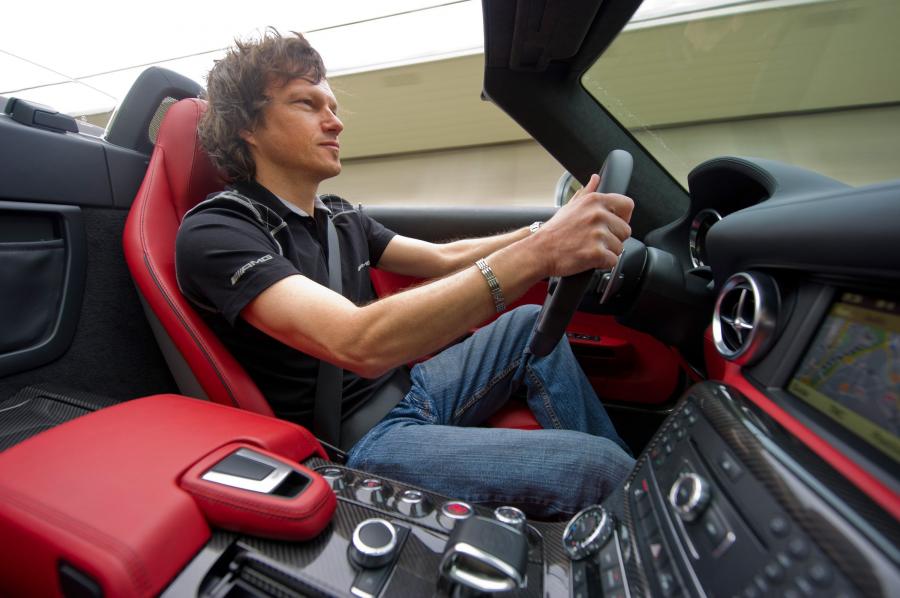  Mercedes-Benz SLS AMG Roadster 2012 года  (фото 131 из 198)